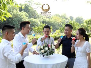 Tổ chức tiệc tại nhà hàng hay đặt tiệc ngoài trời?