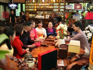 Khám phá tiệc trà Shan cổ phong cách cung đình độc đáo
