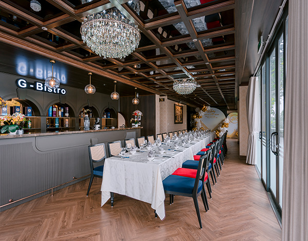 Tiệc sinh nhật vàng