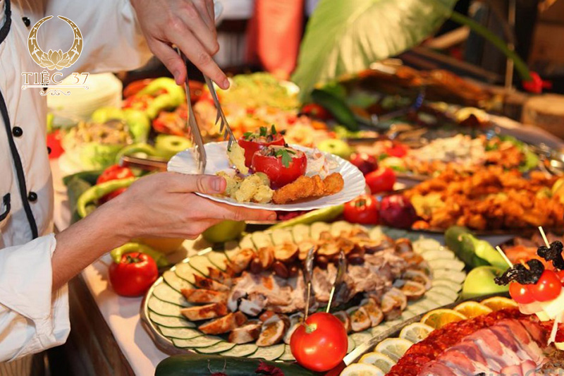 Outside Catering là gì? Khám phá xu hướng tiệc đẳng cấp nhất hiện nay 