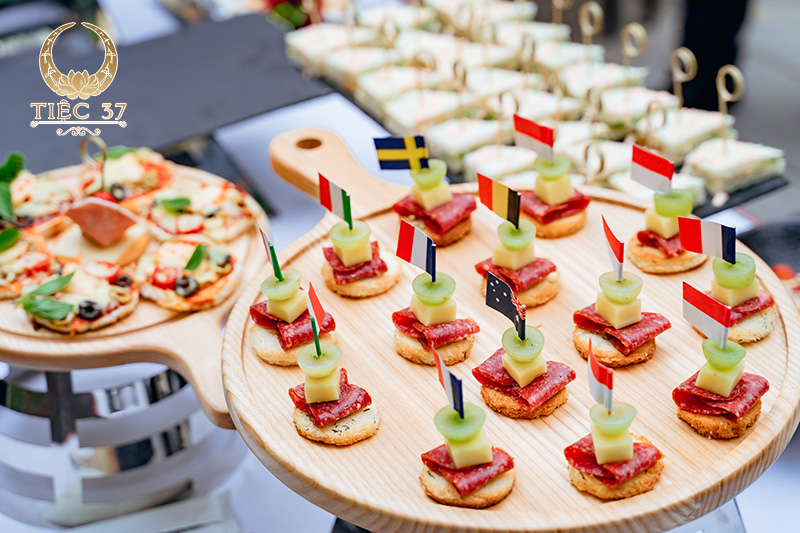 Outside Catering là gì? Khám phá xu hướng tiệc đẳng cấp nhất hiện nay 