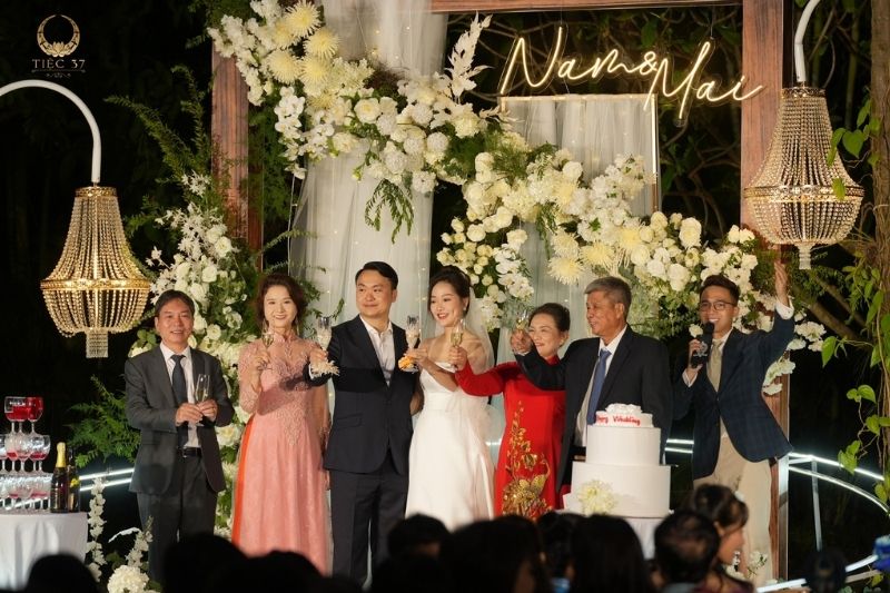 Tiệc cưới ngoài trời (outdoor wedding)