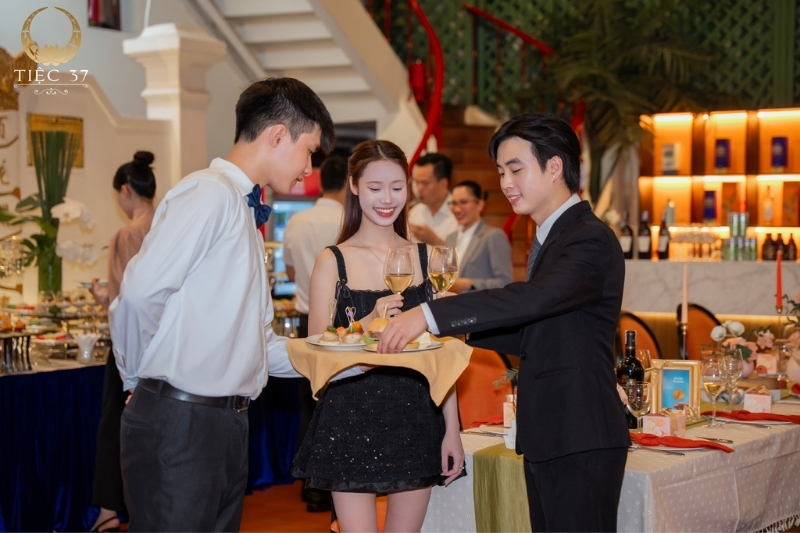 Tổ chức tiệc Công ty Hà Nội chuyên nghiệp đến ngay Tiệc 37 Tổ chức tiệc Công ty Hà Nội chuyên nghiệp đế ngay Tiệc 37