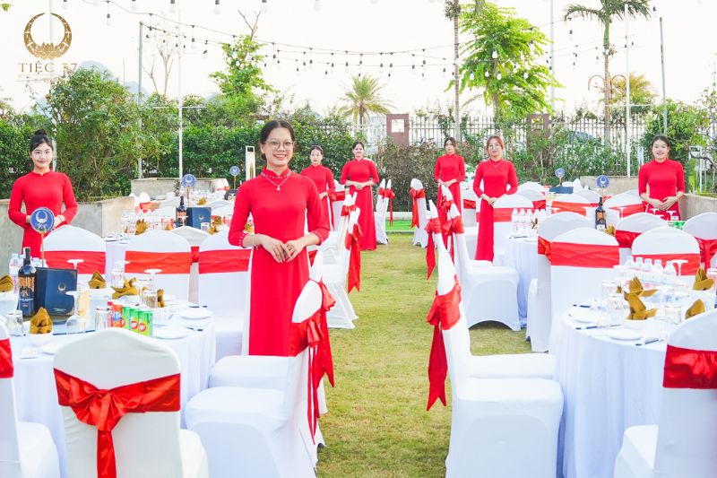 Tiệc outside – Xu hướng tổ chức tiệc ngoài trời sang trọng và ấn tượng Tiệc Outside – Xu Hướng Tổ Chức Tiệc Ngoài Trời Sang Trọng Và Ấn Tượng
