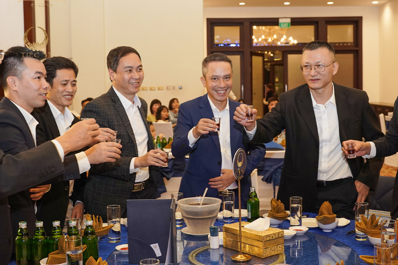 Tiệc tại công ty: Giải pháp tổ chức sự kiện chuyên nghiệp, chỉn chu cho doanh nghiệp hiện đại Tiệc tại công ty: Giải pháp tổ chức sự kiện chuyên nghiệp, chỉn chu cho doanh nghiệp hiện đại