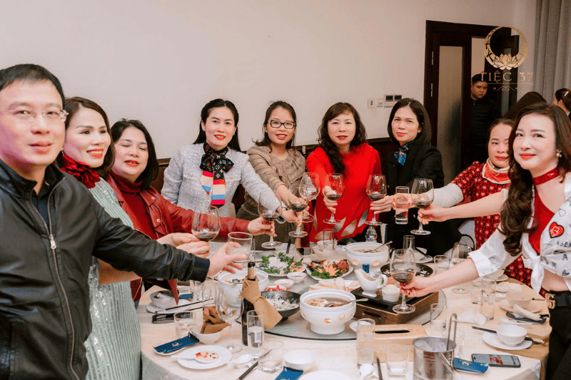 Tiệc tại công ty: Giải pháp tổ chức tiệc chuyên nghiệp, chỉn chu cùng Tiệc 37 Tiệc tại công ty: Giải pháp tổ chức tiệc chuyên nghiệp, chỉn chu cùng Tiệc 37