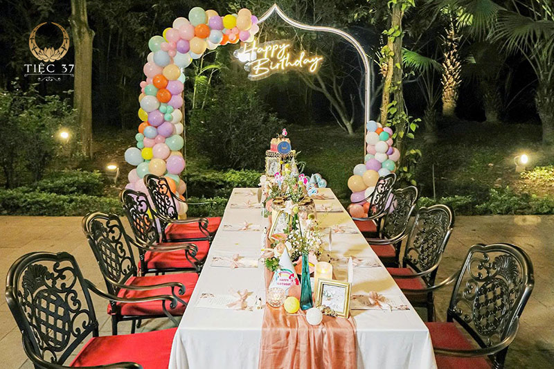 Đặt tiệc sinh nhật giá rẻ tại Hà Nội: Dịch vụ tận tâm từ Tiệc 37 Đặt tiệc sinh nhật giá rẻ tại Hà Nội