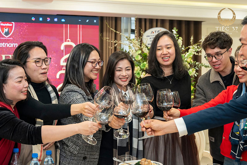 Kinh nghiệm tổ chức tiệc hè cho doanh nghiệp độc đáo và ấn tượng