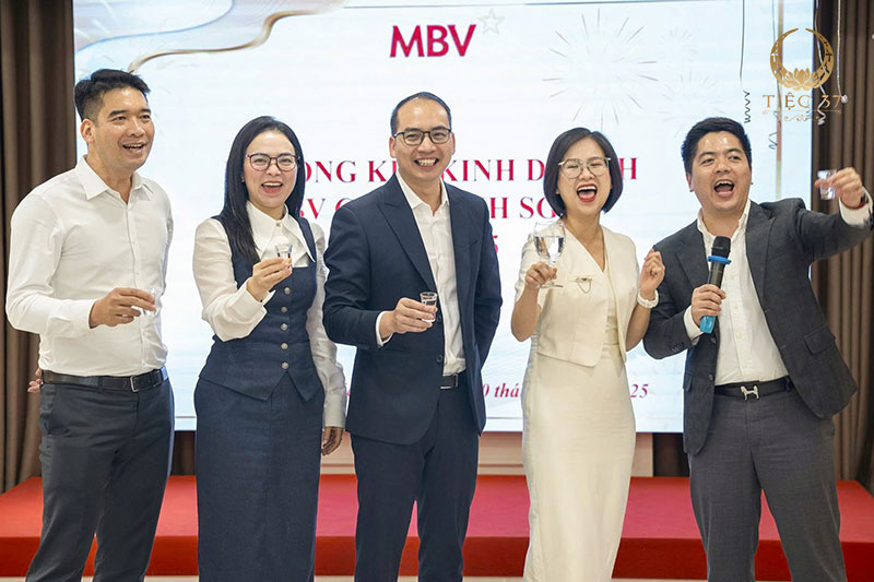 Kinh nghiệm tổ chức tiệc hè cho doanh nghiệp độc đáo và ấn tượng