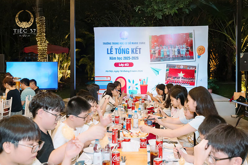Trọn vẹn khoảnh khắc lễ tốt nghiệp cùng Tiệc 37