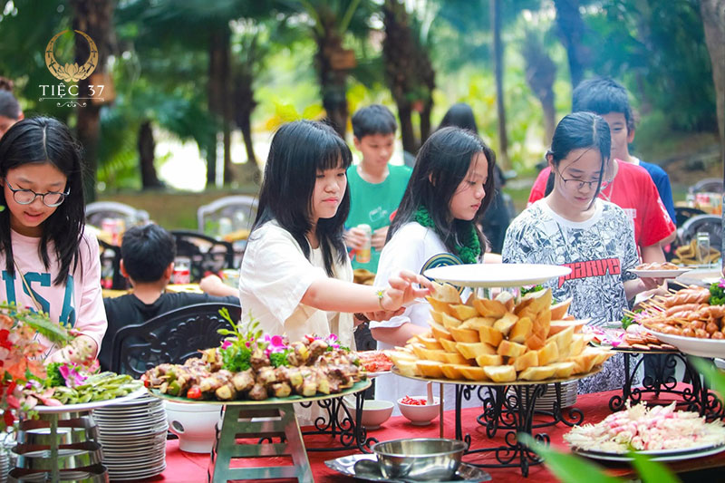 Trọn vẹn khoảnh khắc lễ tốt nghiệp cùng Tiệc 37