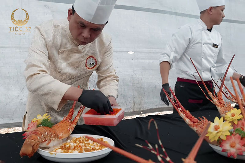 Phía sau một bữa tiệc thành công Phía sau một bữa tiệc thành công