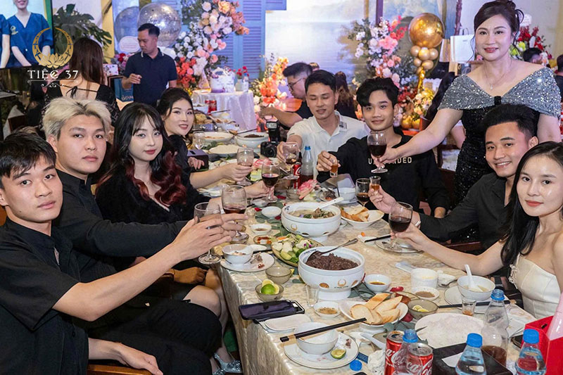 Sinh nhật giữa ngàn hoa lưu dấu khoảnh khắc diệu kỳ Sinh nhật giữa ngàn hoa lưu dấu khoảnh khắc diệu kỳ