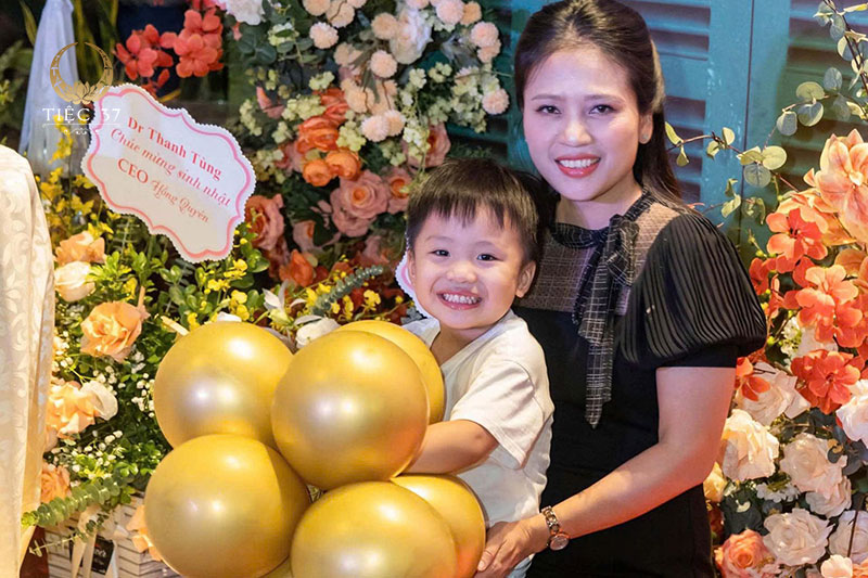 Sinh nhật giữa ngàn hoa lưu dấu khoảnh khắc diệu kỳ Sinh nhật giữa ngàn hoa lưu dấu khoảnh khắc diệu kỳ