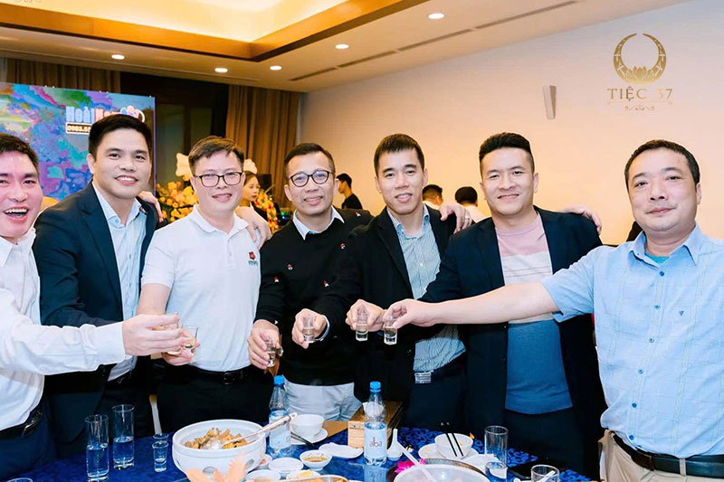 Tiệc tại cơ quan - Từ ngôi nhà chung đến không gian tri ân gắn kết